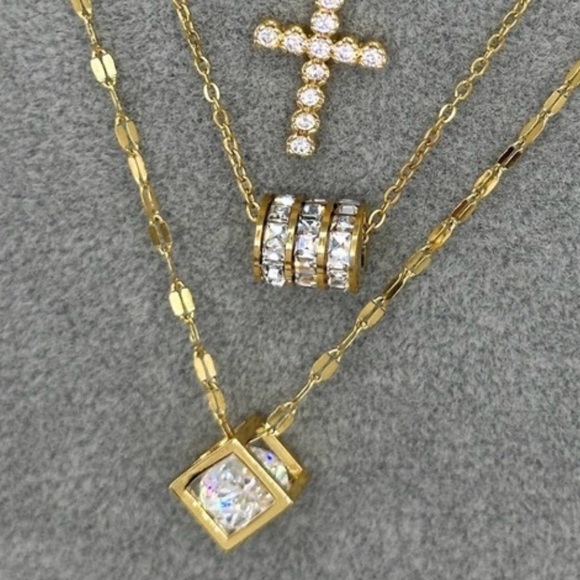 Moda Clothing Jewelry - 18k Gold Plated Cubic Zirconia Square Floating Diamond Pendant Necklace